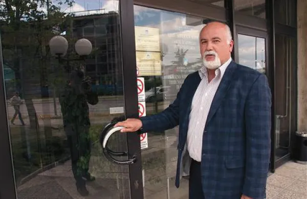 Nekdanji davčni inšpektor Dušan Gak trdi, da ni storil nič nezakonitega in da je žrtev vodstva koprske davkarije ter nekaterih kolegov, ki naj bi jim bil trn v peti 