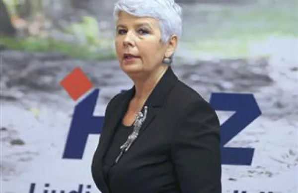 HDZ vodi le v eni od desetih volilnih enot in sicer v južni slavonski volilni enoti, ki predstavlja tradicionalno trdnjavo HDZ. Prav tam je letos prva na kandidatni listi predsednica HDZ Jadranka Kosor.