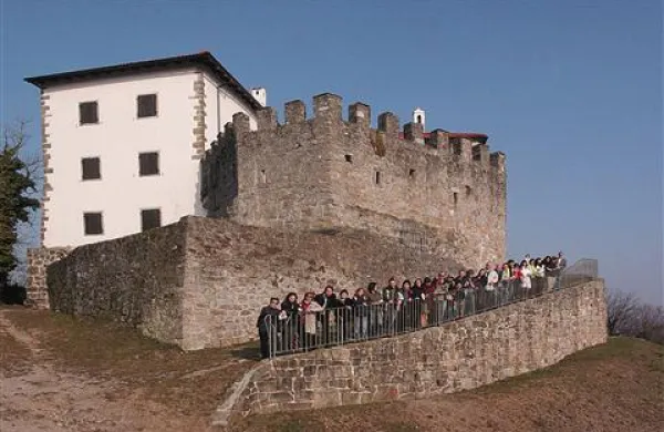 V duhu čezobčinskega povezovanja so turistični vodniki Krasa in Brkinov  pred tremi leti spoznali tudi grad Prem in druge značilnosti na Bistriškem. A je zadnje čase vse bolj nejasno, do kod sme kdo voditi turiste.