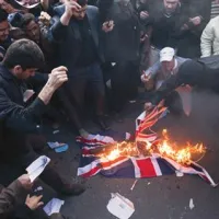 Iranski &scaron;tudentje so vdrli v britansko veleposlani&scaron;tvo