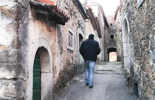 Bodo Goče naposled “običajna” ali še naprej zaščitena vas