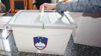 Začenja se predčasno glasovanje