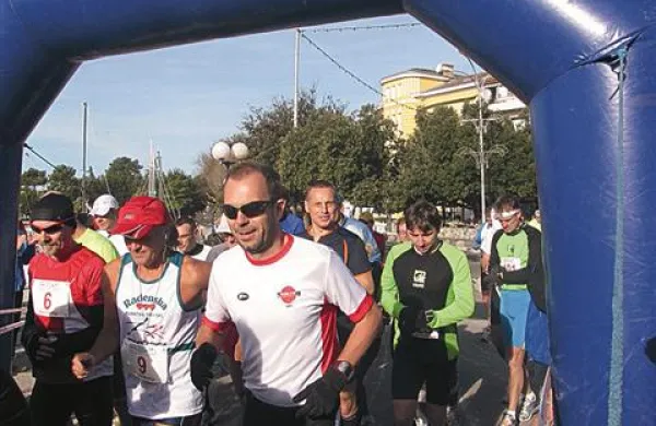 Start crikveniškega maratona, v ospredju urednik Tekaškega foruma Ero Šramel