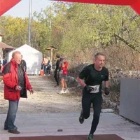 Niko Dolgan ni imel časa za zavezovanje copata, skoraj vso progo je odtekel z razvezano vezalko