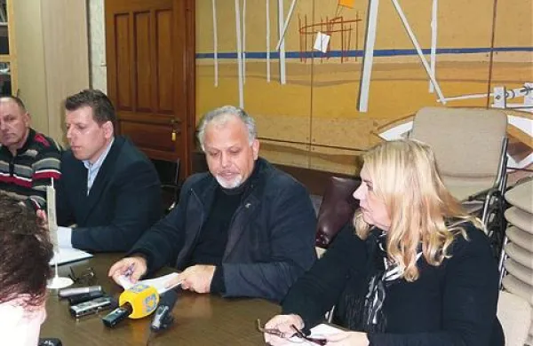 Damjan Volf, Peter Majcen in Nevija Pečar  opozarjajo, da je usoda prenekaterega podjetja v rokah bank 
