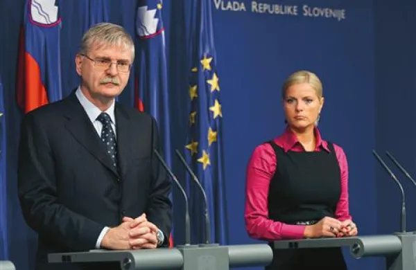 Generalni direktor direktorata za socialne zadeve Davor Dominkuš in podsekretarka v direktoratu za socialne zadeve Tanja Amon