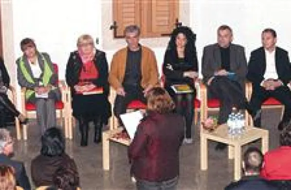 Na soočenju, ki ga je vodila odgovorna urednica PN Vesna Humar, so sodelovali (z leve): Uroš Brežan, Marjan Poljšak, Janez Šušteršič, Eva Podovšovnik Axelsson, Olga Franca, Alenka Kovšca, Etbin Tavčar, Sara Viler, Borut Bašin, Iztok Klenar, Boris Popovič, Gašpar Gašpar Mišič in Jernej Vrtovec           