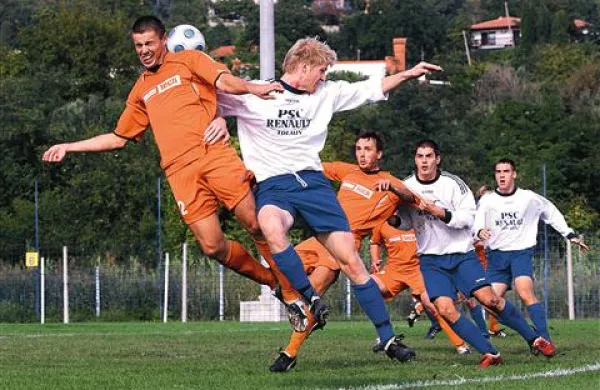 Tolmin (v belih dresih) je jeseni  visoko poletel, Ankarančani pa so v končnici trdo pristali