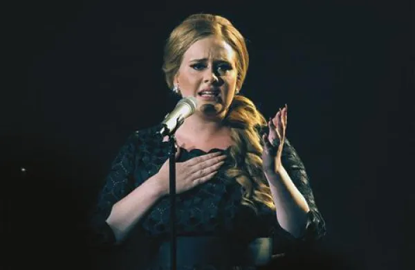 Britanska soul pevka Adele je favoritinja za prihodnje grammyje. Grammyje bodo podelili 12. februarja 2012 v Staples Centru v Los Angelesu.