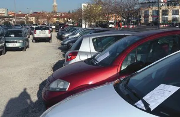 Makadamsko parkirišče bo zaradi ognjemeta zaprto, obvešča občinsko redarstvo