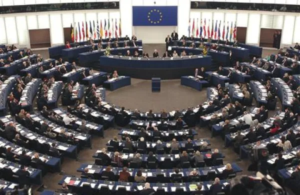 Evropski parlament je danes na plenarnem zasedanju v Bruslju z veliko večino glasoval za vstop Hrvaške v Evropsko unijo