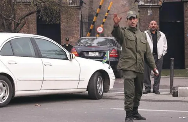 Iranske oblasti so izpustile študente, ki so vdrli v britansko veleposlaništvo