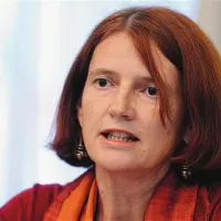 Tanja Salecl: “Različni odzivi javnosti še vedno kažejo, da imamo do nasilja nad ženskami strpen odnos.”