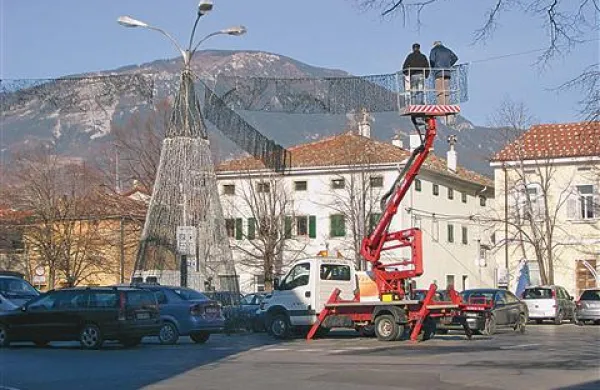 Praznično okrasje je le v središču Ajdovščine