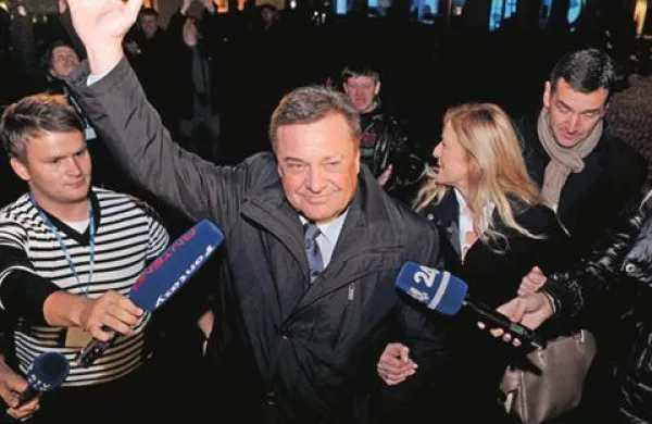 75 odstotkov pre&scaron;tetih glasov: 28 sedežev Pozitivni Sloveniji, 26 SDS-u