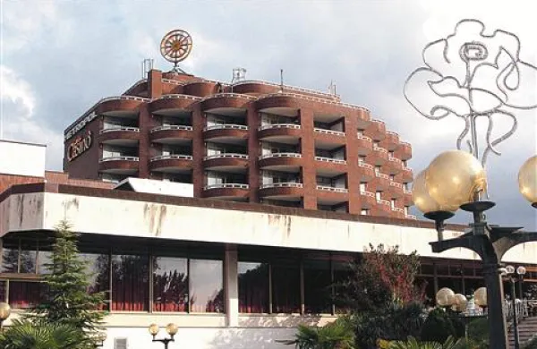 Plače zaposlenim v Casinoju bi prepolovili
