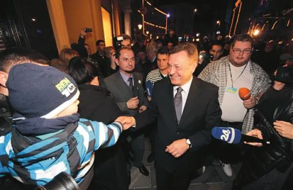 Anketni rezultati glede prvih dveh mest naj bi angažirali še ostale volilce 
