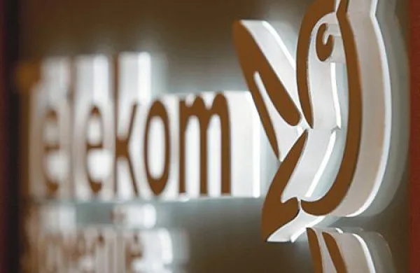Največji slovenski telekomunikacijski operater Telekom Slovenije je prejel tožbo družbe Tušmobil, s katero ta zahteva plačilo odškodnine v višini 86 milijonov evrov
