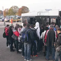 Istrski župani in vodstvo izolske bolnišnice so na prevoznika naslovili pobudo, da bi redna avtobusna  proga med Koprom in Piranom potekala čez Markovec. S tem bi izboljšali povezavo do bolnišnice.
