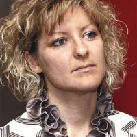 Tina Komel