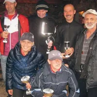 Najboljši v Kraškem pokalu, z leve: Rajko Skok, Ingrid Vodopivec, Robert Zrimšek, Rada Milič, Stojan Rodica, Veselko Španić (letošnji vodja pokala)