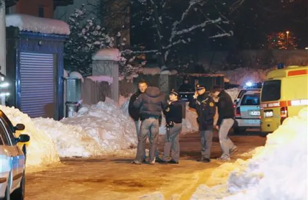 Več kot leto in pol po tragediji v stanovanju na Oražmovi ulici, ko so bulmastifi do smrti razgrizli Sašo Baričeviča, zgodba še vedno buri duhove