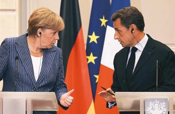 Nemška kanclerka Angela Merkel in francoski predsednik Nicolas Sarkozy sta danes svoje predloge za okrepitev stabilnosti območja evra posredovala predsedniku Evropskega sveta Hermanu Van Rompuyju