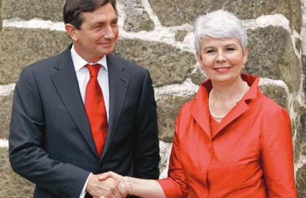 Zunanje ministrstvo poudarja, da ni razlogov, da premier Borut Pahor v petek ne bi podpisal pristopne pogodbe Hrvaške z Evropsko unijo