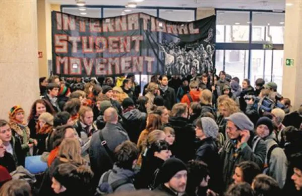 Študent, ki je sodeloval v shodu na Filozofski fakulteti, se je znašel v prekrškovnem  postopku   