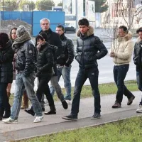 Začetek sojenja so spremljali sorodniki in prijatelji obeh obtoženih roparjev