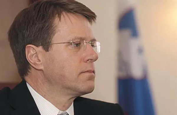Samuel Žbogar je danes pojasnil, da si je komisija vzela še nekaj dni časa “zaradi povolilne situacije v obeh državah”