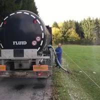 Ne samo pozimi, tudi spomladi takih prizorov na Pivškem, Bistriškem in Postojnskem ne bo več, ker je inšpekcija prepovedala razvoz gnojevke iz bistriške bioplinarne po kmetijskih zemljiščih 