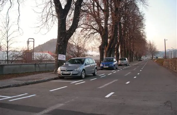 Končno urejena parkirna mesta