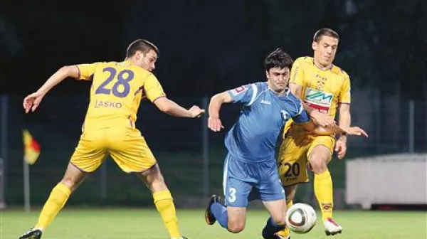 Bo Goran Galešić (v sredini) spomladi oblekel dres maribora?
