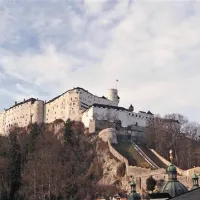  Trdnjava Visoki Salzburg spominja na Ljubljanski grad