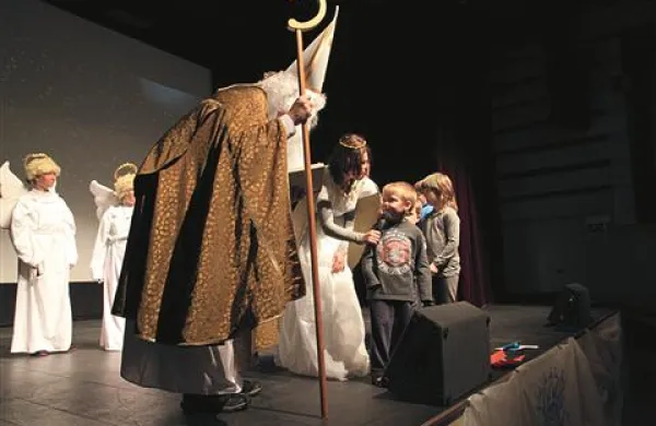 Ajdovske otroke je obiskal Miklavž