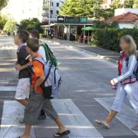 Po podatkih IVZ je marihuana vse bolj dostopna že osnovnošolcem, mnogi jo poskusijo iz radovednosti in zaradi vpliva sovrstnikov   