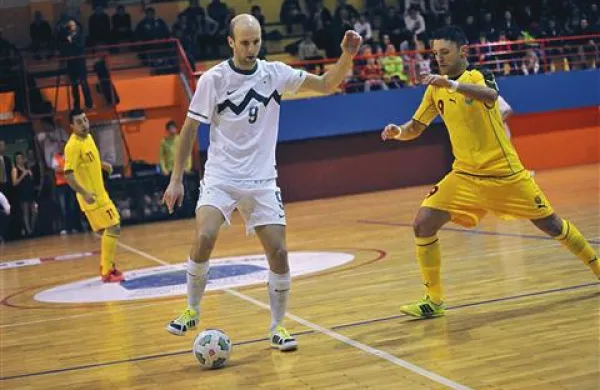 Rajko Uršič (9, na reprezentančni tekmi z Makedonijo) je eden od stebrov kobariškega Oplasta, tačas najviše uvrščenega primorskega prvoligaša