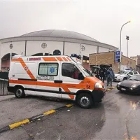 Svojcem tragično preminulega delavca so novico sporočili v dežju pred športno palačo
