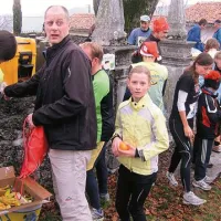 Sadje in pijača na cilju vrh Tabora
