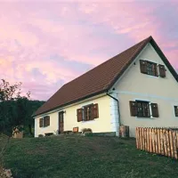 Obnovljena kmetija v okolici Sevnice