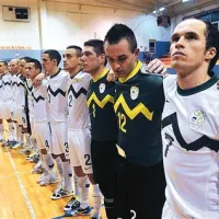 Slovenska reprezentanca; skrajno desno  novi kapetan Igor Osredkar,  št. 1 je  vratar Aljoša Mohorič,  št. 3 Primož Zorč 