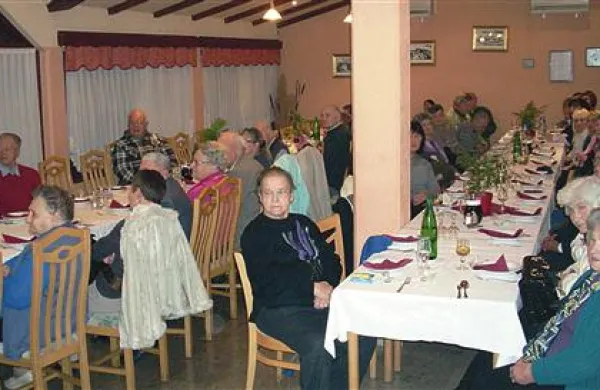 Tako so se pred nekaj tedni zbrali uporabniki pomoči na domu, ki jo je doslej izvajal Center za socialno delo. Tudi na občini so z njegovim delom zadovoljni; s koncesionarjem pa bodo skušali to storitev nuditi še več občanom.
