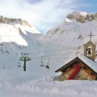 Decembra lani je bilo  dovolj snega, a so odprtje sezone preložili, ker so se zavlekla vzdrževalna dela