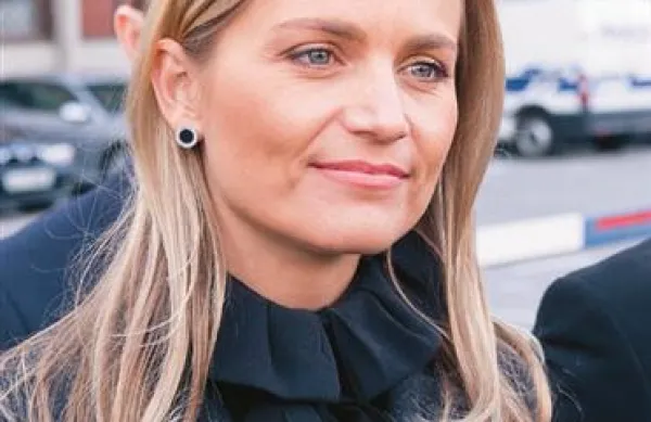 Katarina Kresal naj bi danes nepreklicno odstopila