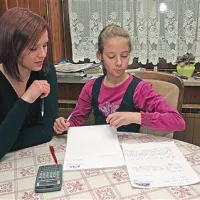 S sestro,  osnovnošolko Katarino,  se sporazumevata brez težav