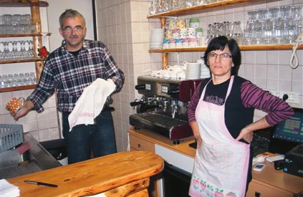 Zakonca Jadranka in Milan Čosič, nova oskrbnika planinskega doma na Sviščakih 