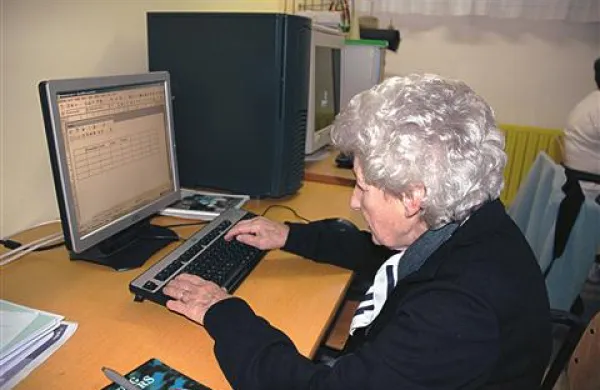 Pri osemdesetih letih se je srečala s  &ldquo;klikanjem&rdquo;