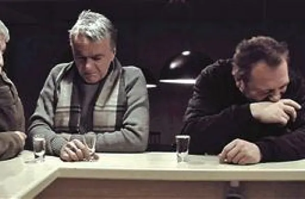 Film Urške Djukić Prvi dan v službi  je satirična drama po slovensko, pomešana s socialnim realizmom, filozofijo absurda in balkanskim humorjem