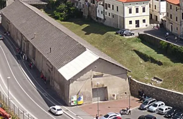 Skladišče soli je za nekaj manj kot pol milijona evrov kupil Grafist